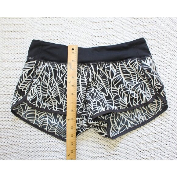 Lululemon Run Times Speed Black and White Women shorts Size 6 Leaf Print Sport - Picture 3 of 11